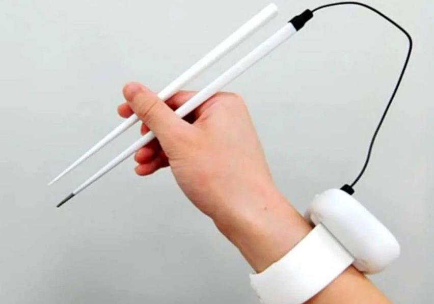 智能筷子使用电刺激来增加食物的味道插图1