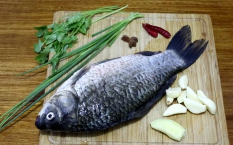 老话说“劝君莫食三月鲫”,3月份的鲫鱼能不能吃？涨知识了
