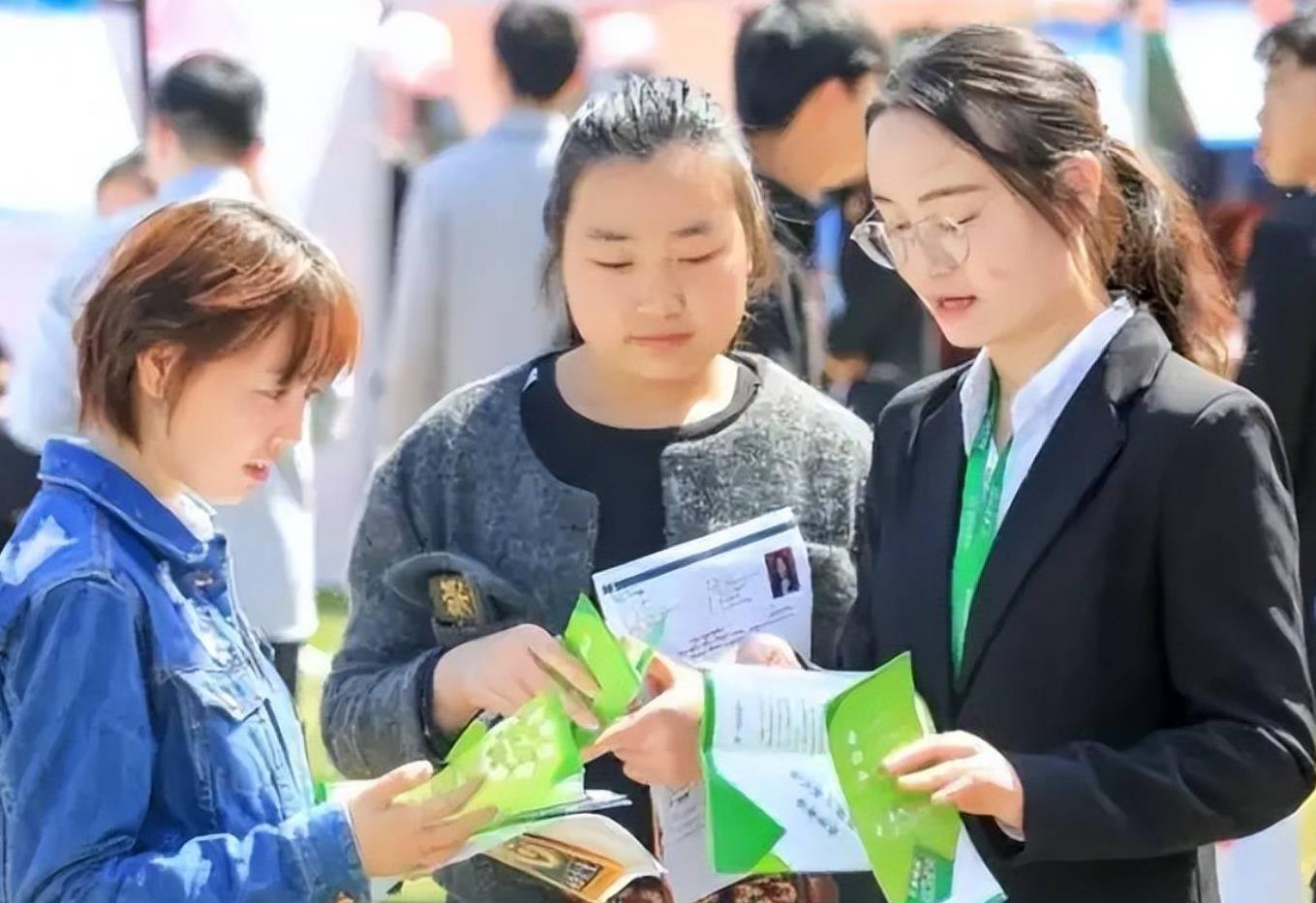 工龄退休已成定局?教师公务员纷纷赞同