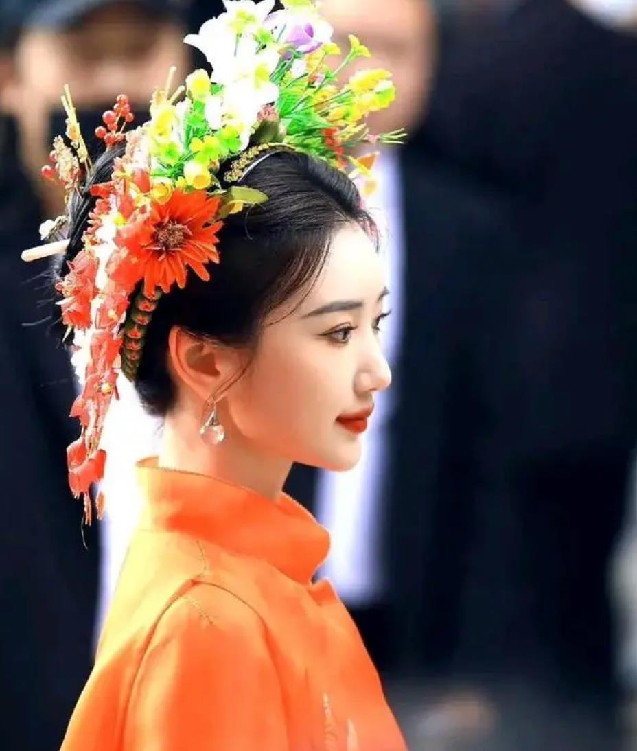 继赵丽颖之后毛晓彤也当了一回蟳蜅女!头戴簪花围,路人看痴了 继赵丽颖之后毛晓彤也当了一回蟳蜅女!头戴簪花围,路人看痴了