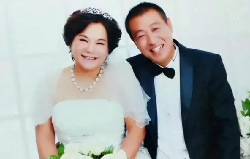 51岁北京大妈为再婚丈夫生子，儿女反对，她说：我有4套房！如今怎样了……