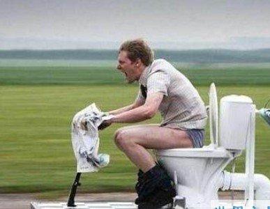史上最爆笑的世界纪录，有人制作了世界上最快的厕所