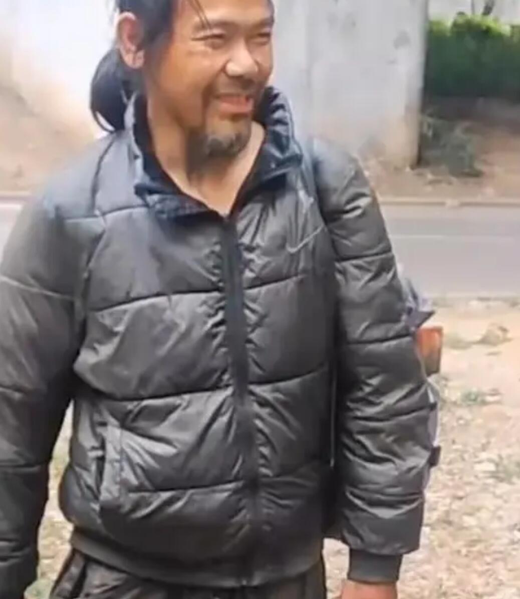 侄子出钱爆改流浪25年叔叔成霸总