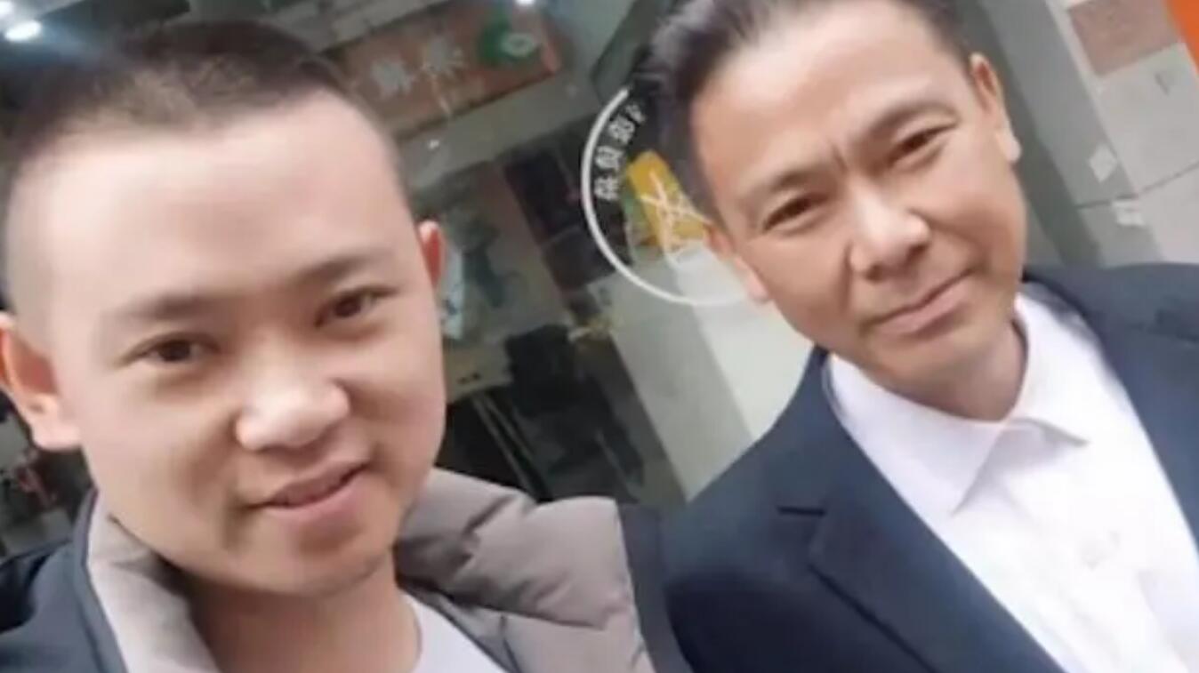 侄子出钱爆改流浪25年叔叔成霸总